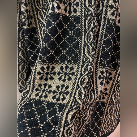 Functional Black and Gold Fun Patterned Sweater Size Large Sparkly - Picture 4 of 8